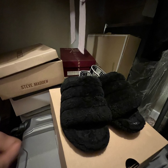 Uggs - Picture 4 of 8